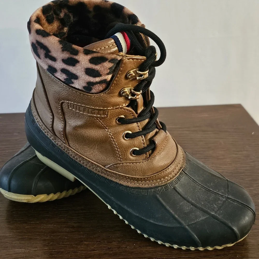 Tommy Hilfiger Women Leopard Print Duck Boots Brown Black Size 8M Lace Up Rain